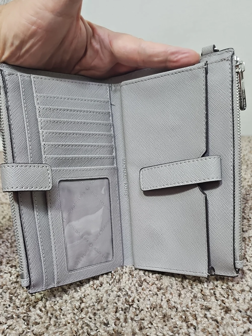MICHAEL KORS JET SET TRAVEL DBL ZIP WRISTLET BFPM-07-081